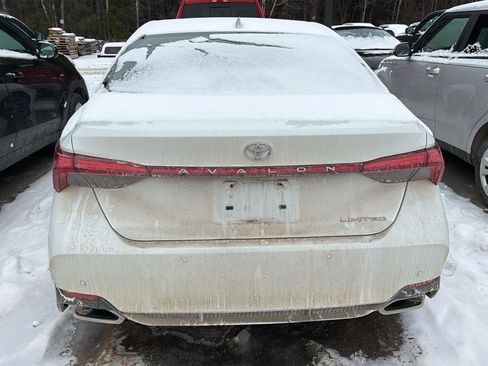 Used 2020 Toyota Avalon Limited image 7