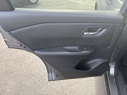 Used 2024 Nissan Rogue SV image 12