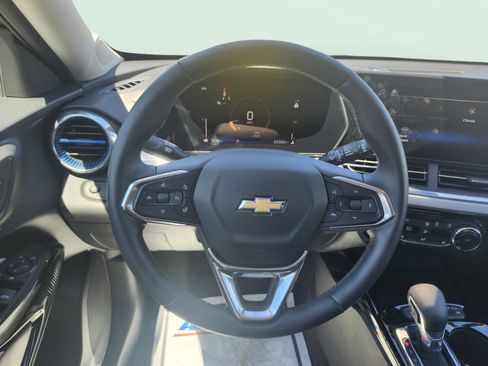 Used 2024 Chevrolet Trax LT w/ Driver Confidence Package FWD image 11