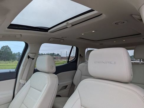 Used 2023 GMC Acadia Denali w/ Denali Ultimate Package FWD image 18