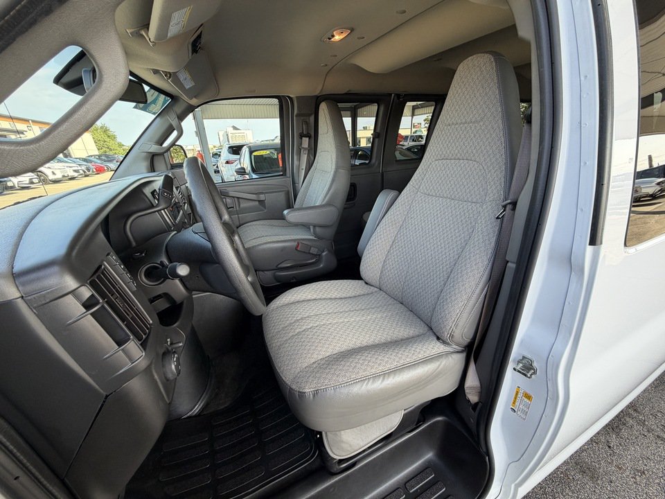 Used 2024 Chevrolet Express 3500 LT w/ LT Preferred Equipment Group RWD image 9