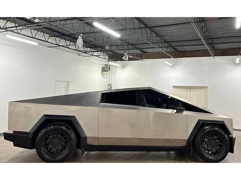 Used 2024 Tesla Cybertruck AWD Crew Cab image 9