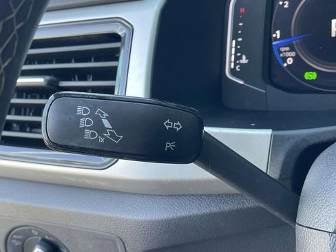 Certified 2022 Volkswagen Atlas Cross Sport SE FWD image 22