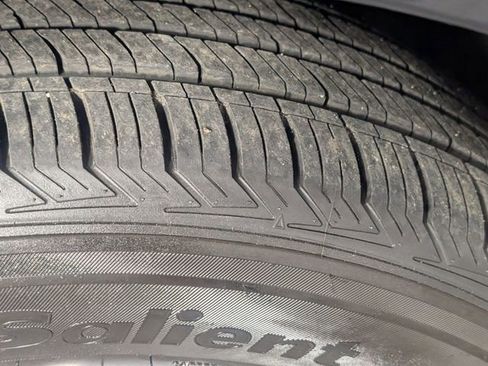 Certified 2023 Chrysler Voyager LX image 9