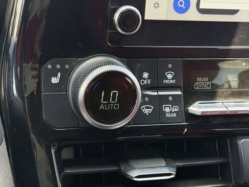 Used 2023 Toyota Highlander XSE FWD image 22