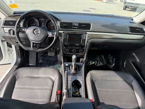 Used 2018 Volkswagen Passat 2.0T SE w/ SE Lighting Package image 15