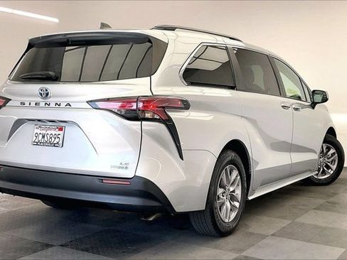Used 2022 Toyota Sienna LE AWD/4WD image 13