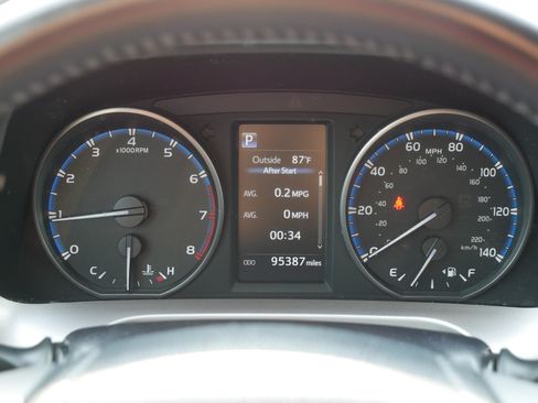 Used 2017 Toyota RAV4 XLE w/ Premium Special Value Package AWD/4WD image 21