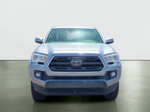 Used 2019 Toyota Tacoma SR5 AWD/4WD image 9