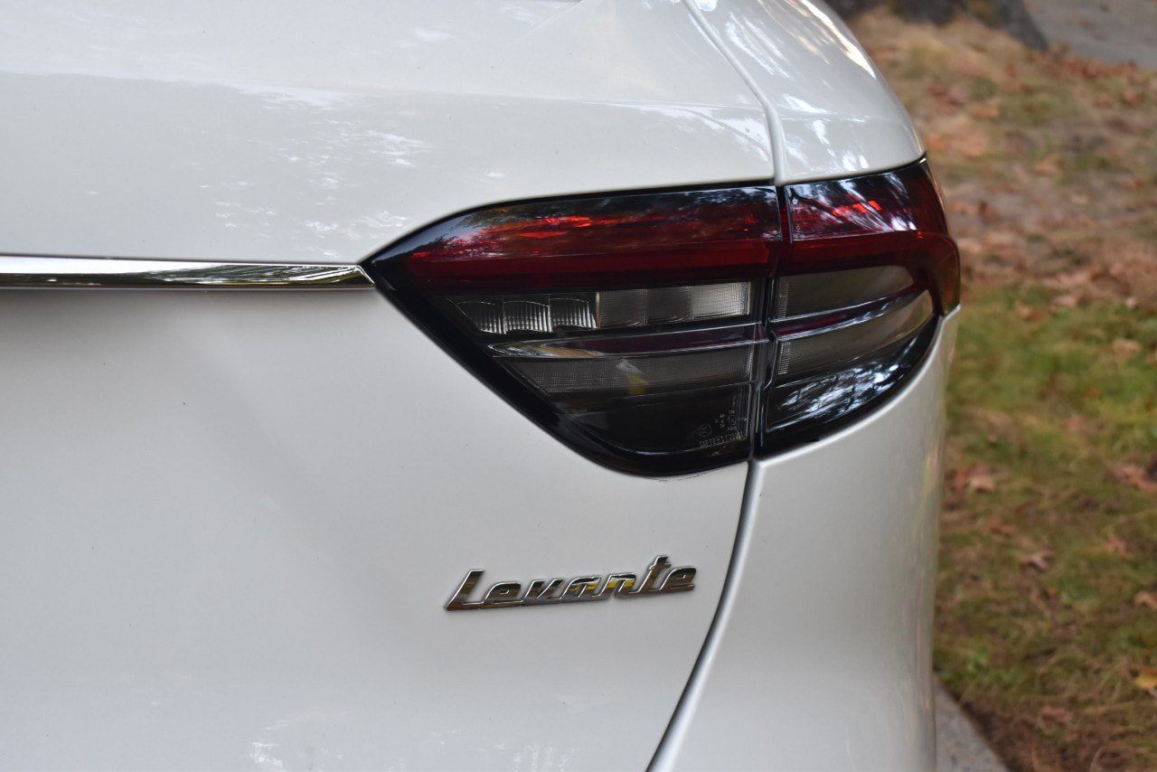 Used 2021 Maserati Levante AWD/4WD image 39