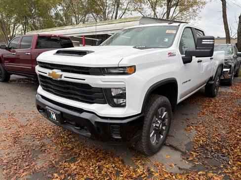 Used 2025 Chevrolet Silverado 2500 Custom w/ Custom Convenience Package image 2