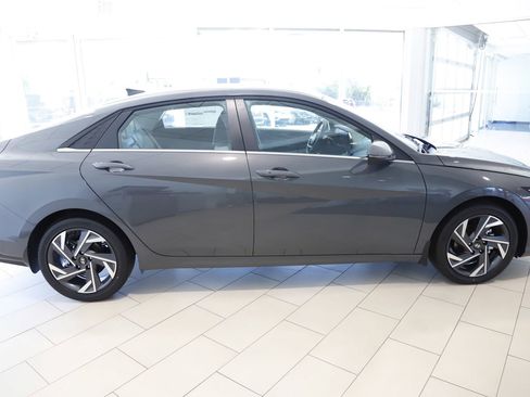 New 2026 Hyundai Elantra Limited FWD image 2