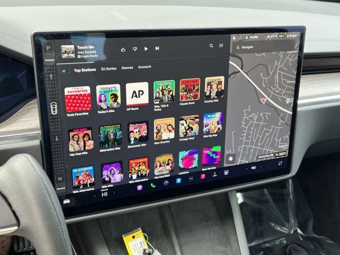 Used 2021 Tesla Model S Plaid image 16