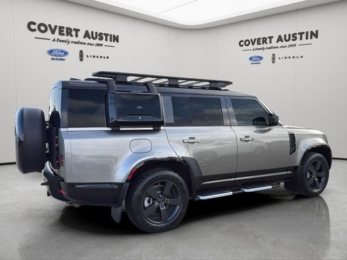 Used 2024 Land Rover Defender 130 X-Dynamic SE image 6