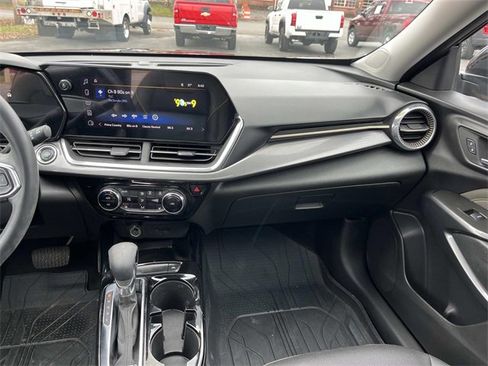 Used 2024 Chevrolet Trax ACTIV w/ Sunroof Package image 13