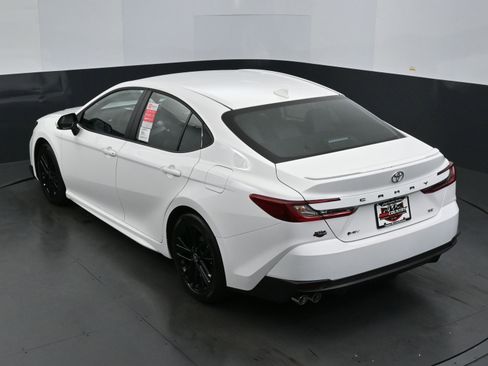 Used 2025 Toyota Camry SE image 31