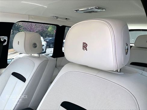 New 2026 Rolls-Royce Cullinan Black Badge image 15