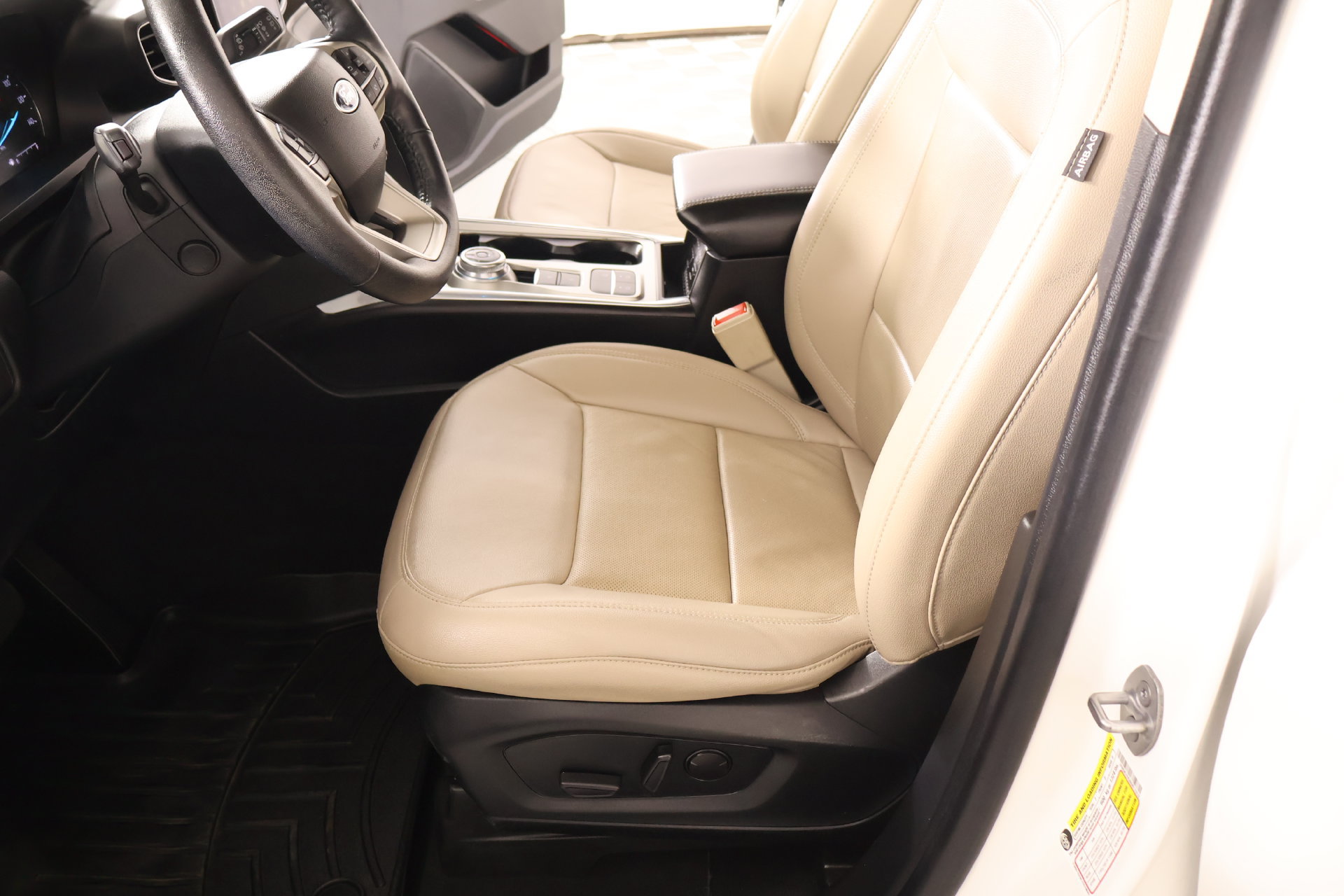 Used 2022 Ford Explorer Limited w/ Equipment Group 301A RWD image 12