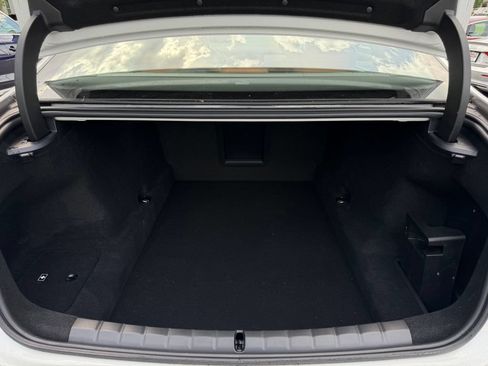 Used 2025 BMW 740i xDrive AWD/4WD image 33