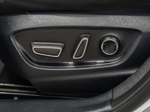 Used 2017 Toyota Prius Four image 29