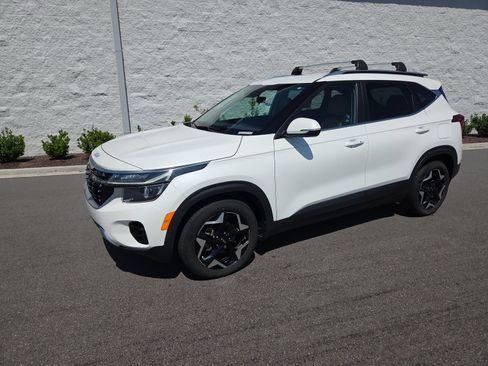 Certified 2024 Kia Seltos EX FWD image 1