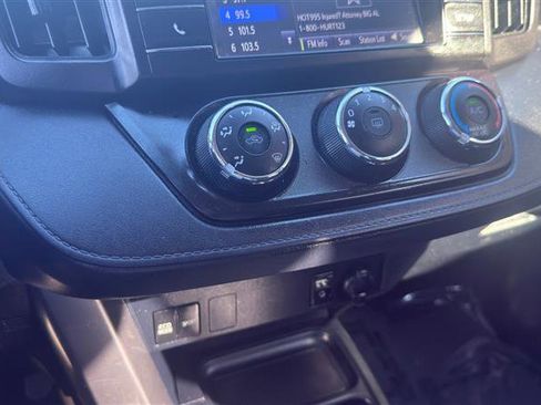 Used 2016 Toyota RAV4 LE FWD image 31
