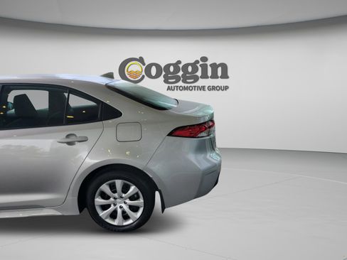 Certified 2025 Toyota Corolla LE image 28