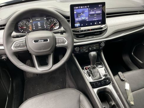 Used 2023 Jeep Compass Latitude AWD/4WD image 12
