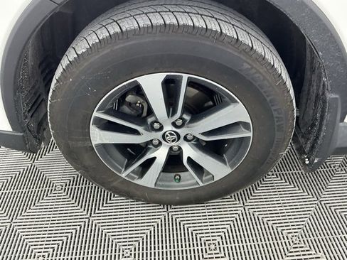 Used 2018 Toyota RAV4 XLE image 18