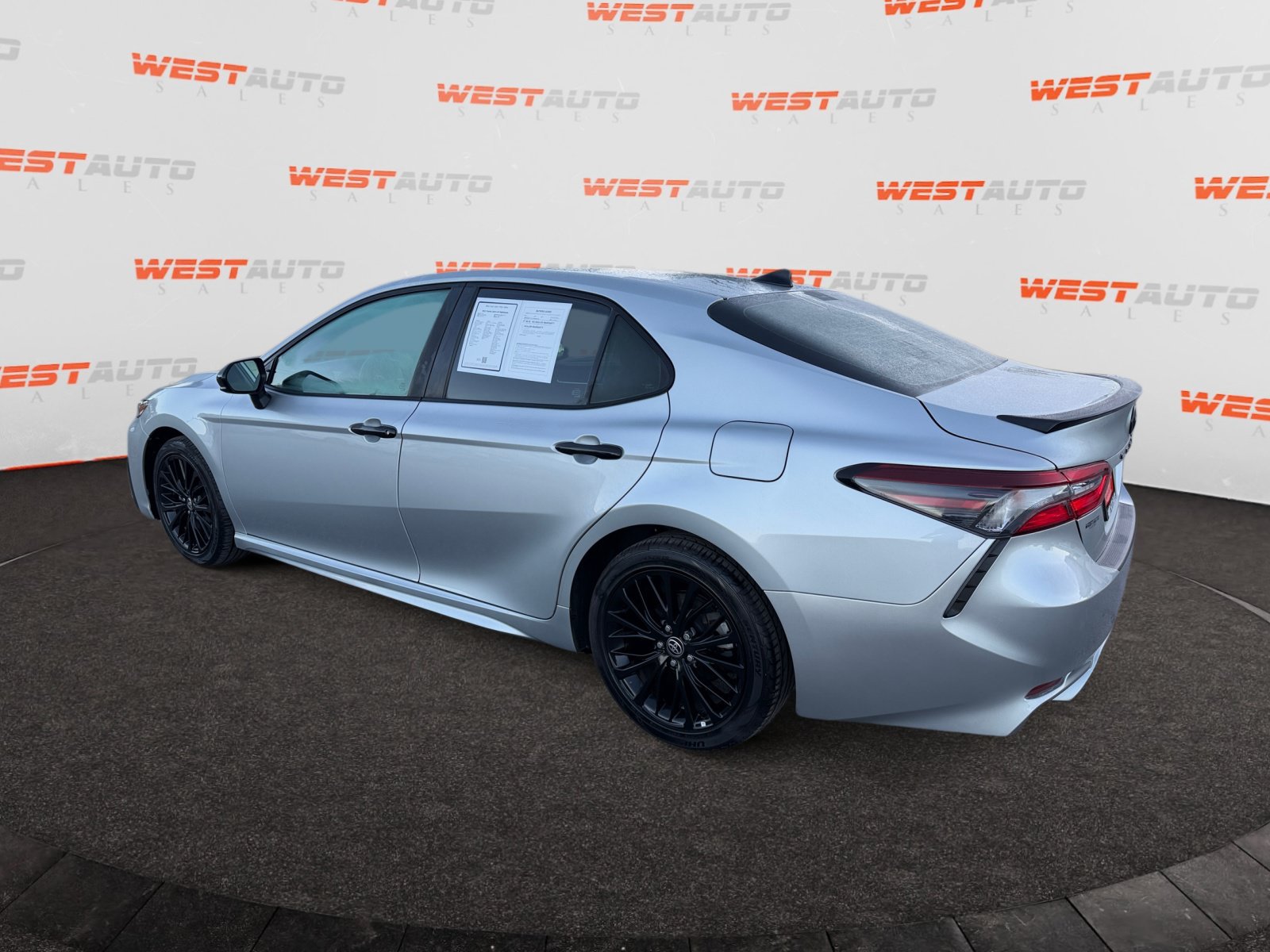 Used 2021 Toyota Camry SE w/ Carpet Mat Package (TMS) FWD image 3