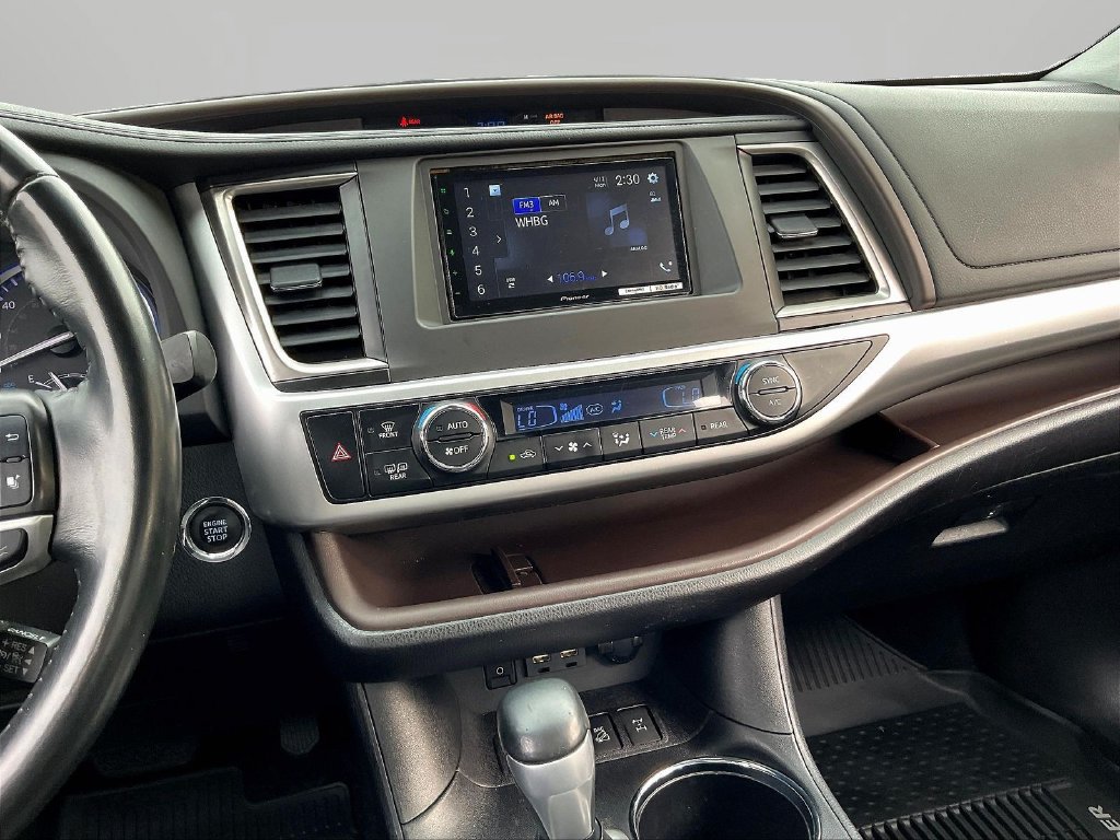 Used 2019 Toyota Highlander XLE AWD/4WD image 10