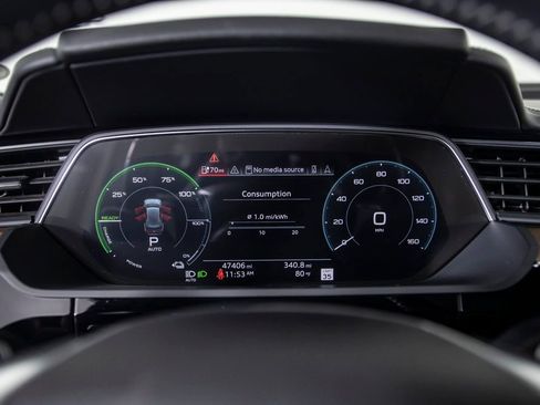 Used 2019 Audi e-tron Prestige AWD/4WD image 26