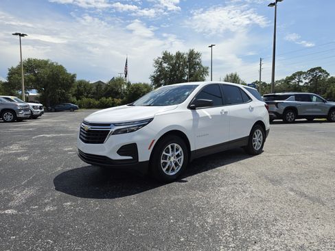 Certified 2024 Chevrolet Equinox LS FWD image 10