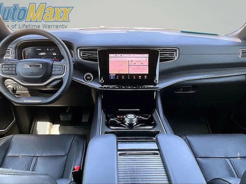 Used 2024 Jeep Wagoneer L Series II w/ Flexible Seating Group AWD/4WD image 10