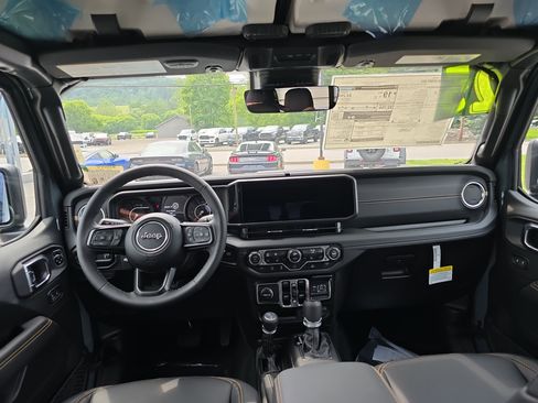 New 2025 Jeep Gladiator Sport image 16