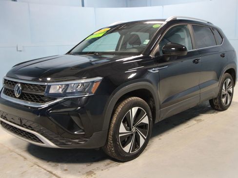 Used 2024 Volkswagen Taos SE image 24