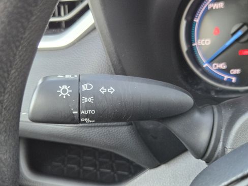 Used 2025 Toyota RAV4 XLE AWD/4WD image 19