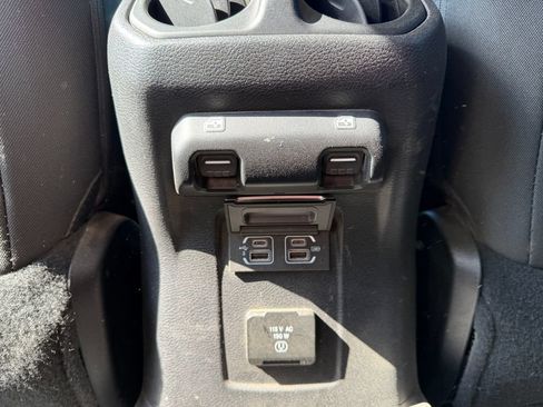 Used 2019 Jeep Wrangler Unlimited Sahara w/ Uconnect 4C Nav & Sound Group AWD/4WD image 36