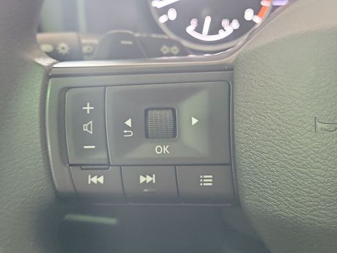 Used 2025 Nissan Rogue S FWD image 20