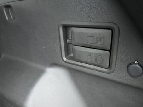 Used 2023 Chevrolet Equinox LT FWD image 13