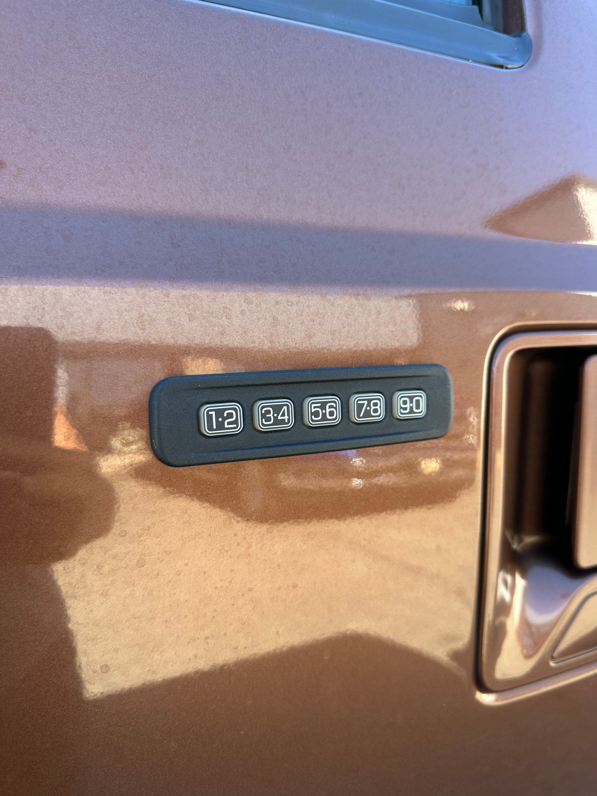 Used 2011 Ford F350 Lariat w/ Lariat Ultimate Pkg AWD/4WD image 12