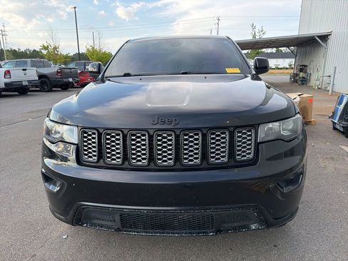 Used 2017 Jeep Grand Cherokee Altitude RWD image 5