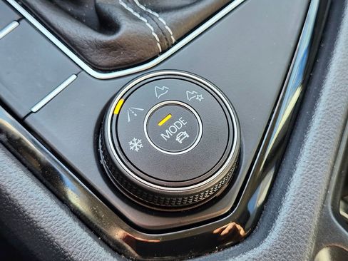 Used 2022 Volkswagen Taos SEL image 23