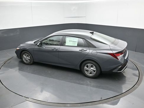 New 2026 Hyundai Elantra SE image 19