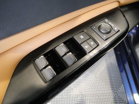 Used 2025 Lexus ES 350 w/ Premium Package FWD image 17