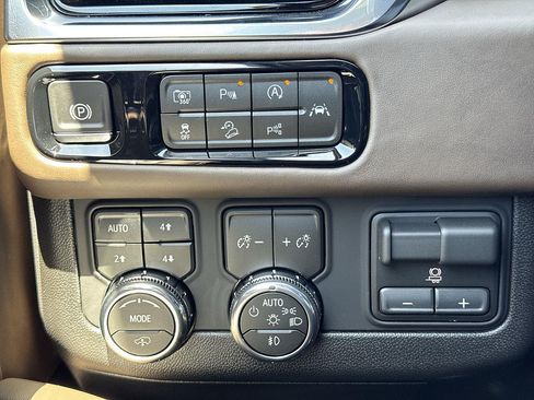 New 2026 GMC Yukon XL Denali Ultimate AWD/4WD image 16