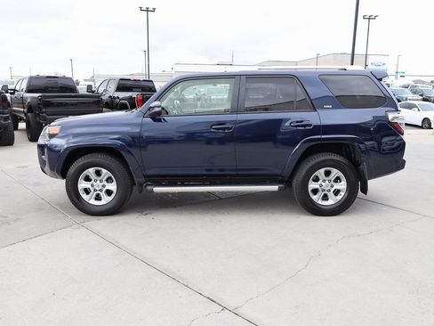 Used 2016 Toyota 4Runner SR5 Premium image 3