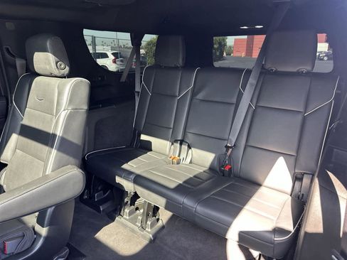 Used 2023 Cadillac Escalade ESV Premium Luxury image 32