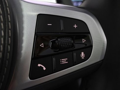 Used 2025 BMW X7 xDrive40i w/ M Sport Package image 32