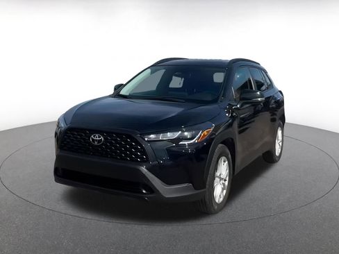 Used 2025 Toyota Corolla Cross LE image 7